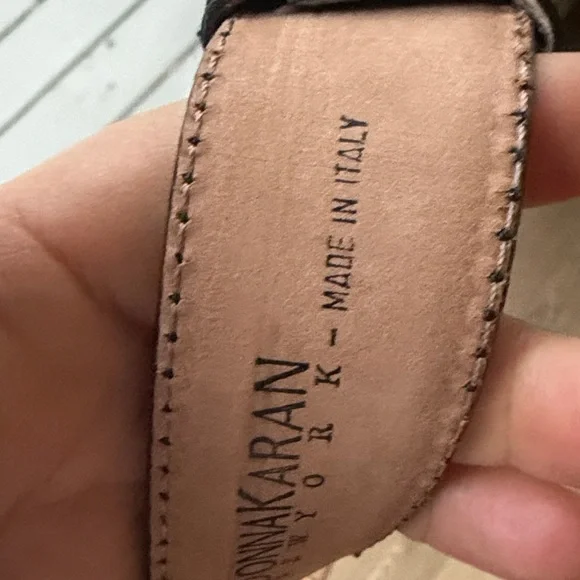 Donna Karan VTG Black Leather and Golden accents chains - Italy- Size Petite S - Picture 7 of 9